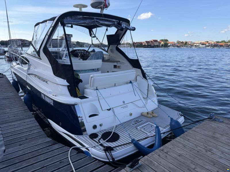 Regal 3060 Express Cruiser