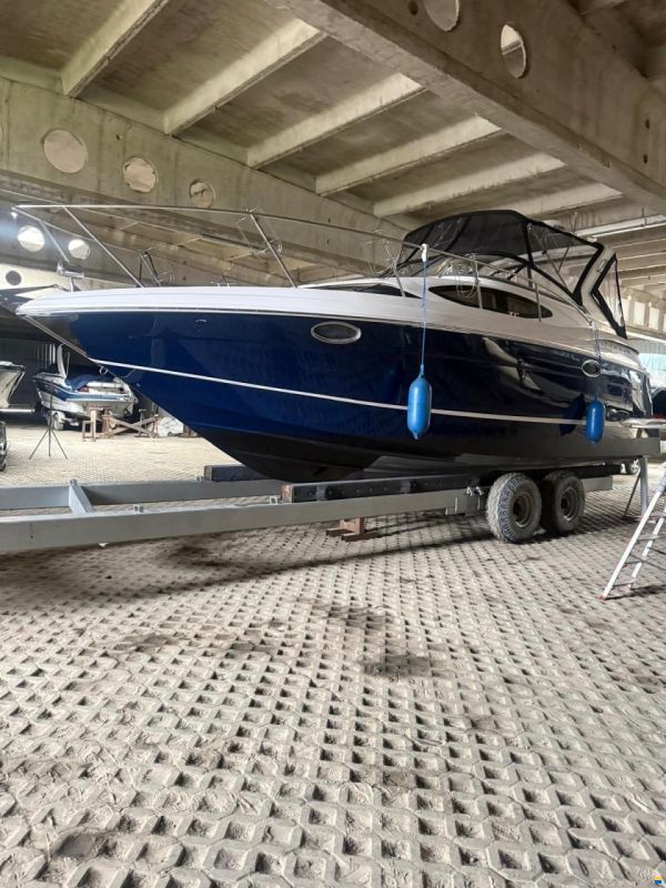 Regal 3060 Express Cruiser