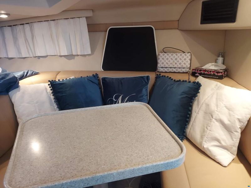 Regal 3060 Express Cruiser