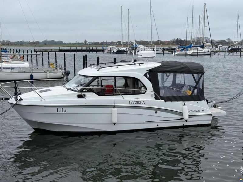 Beneteau Antares 8 OB V2