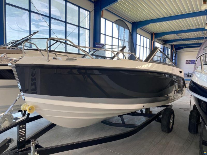 Quicksilver Activ 675 Bowrider