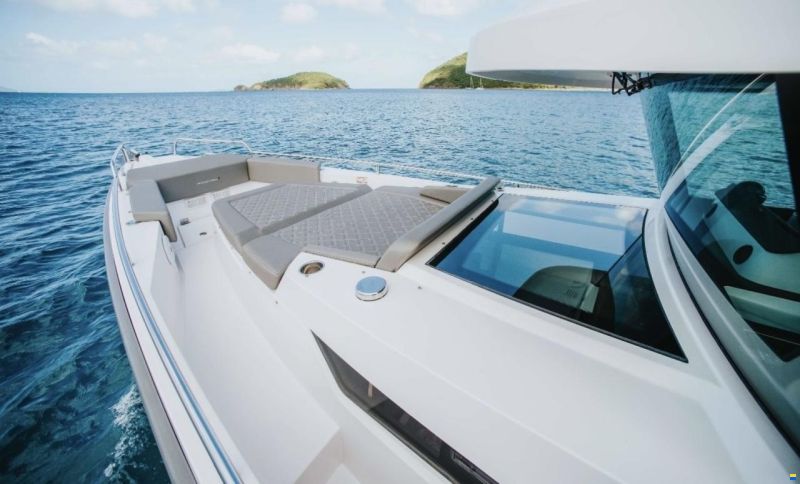 Axopar 37 XC Cross Cabin