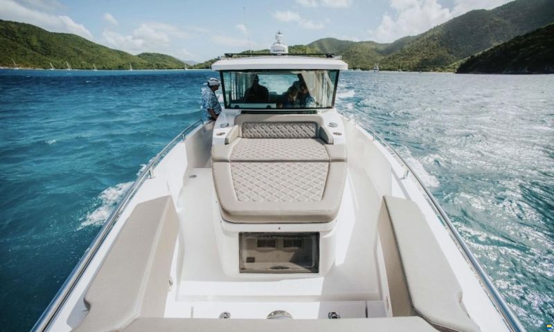 Axopar 37 XC Cross Cabin