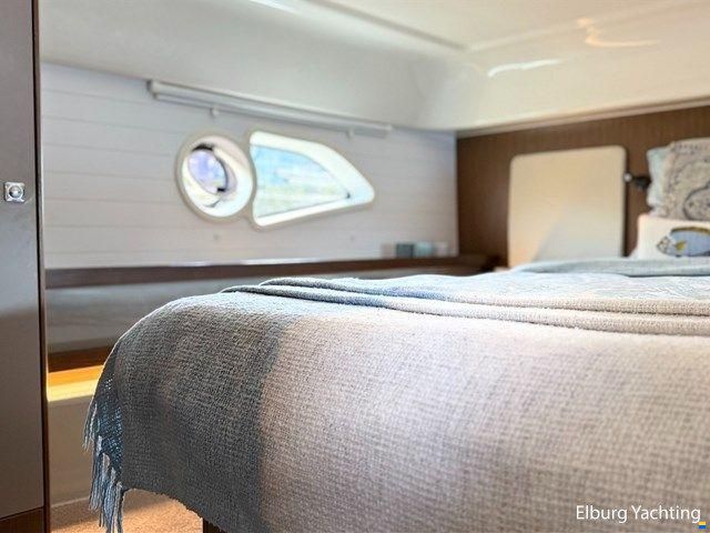 Bavaria E40 - Flybridge