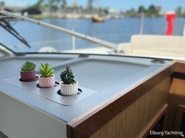 Bavaria E40 - Flybridge
