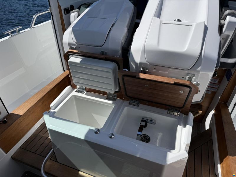 Axopar 28 AC Aft Cabin