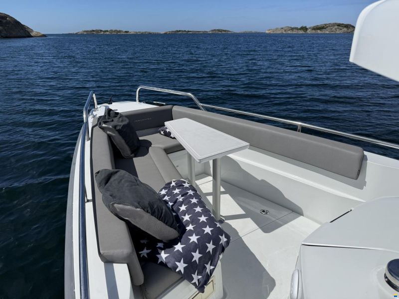 Axopar 28 AC Aft Cabin
