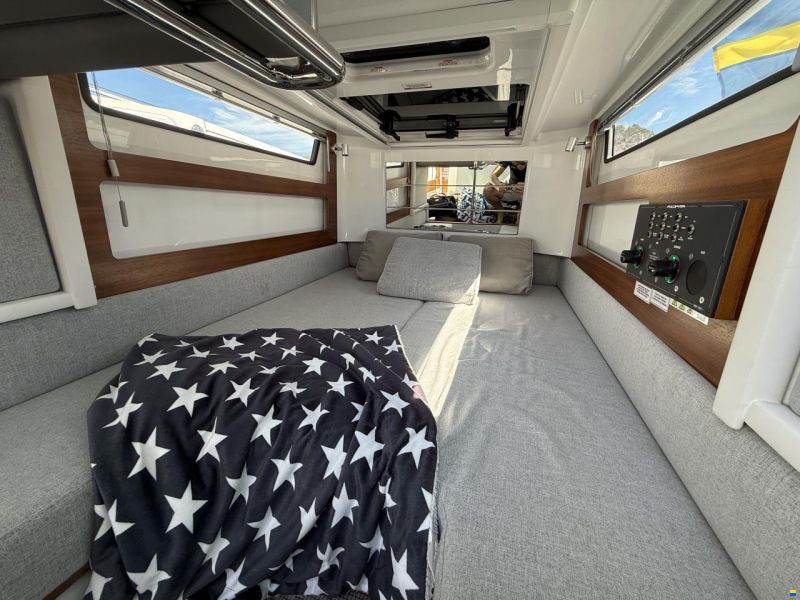 Axopar 28 AC Aft Cabin