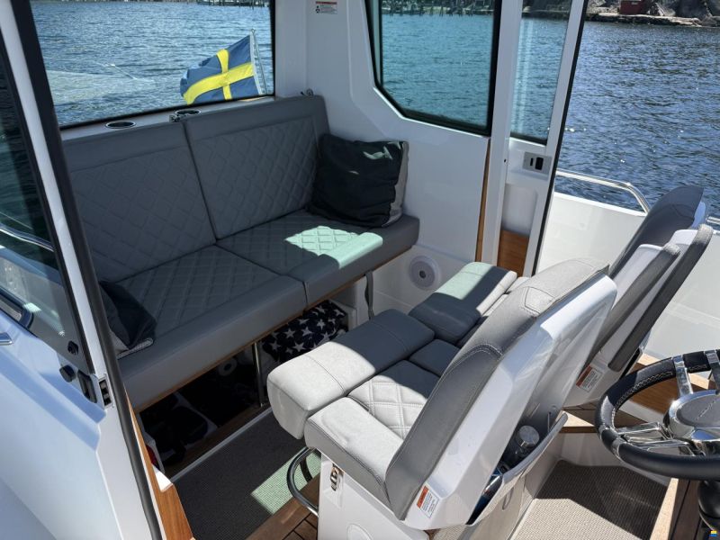 Axopar 28 AC Aft Cabin