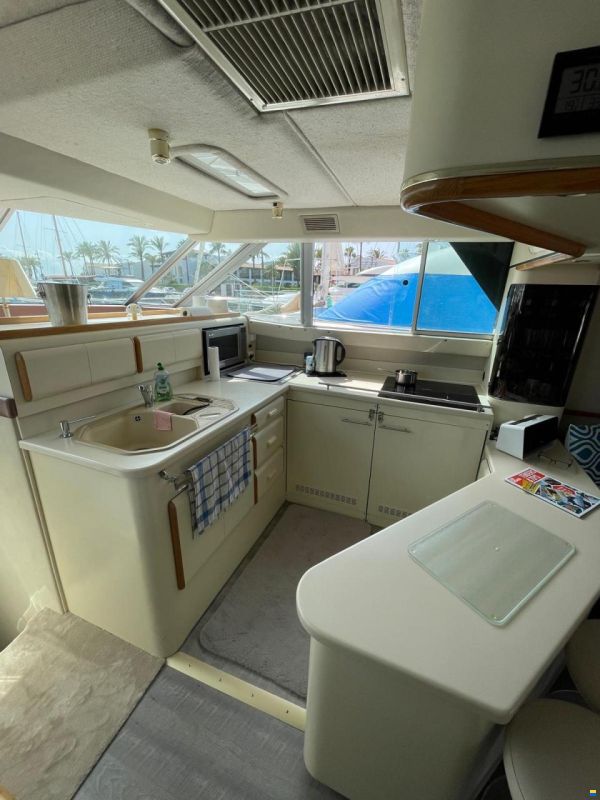 Sea Ray 500 Sedan