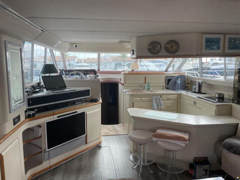 Sea Ray 500 Sedan
