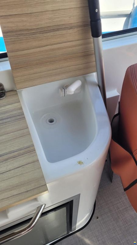 Ocean boat 670