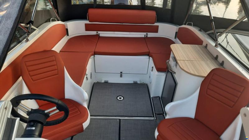 Ocean boat 670