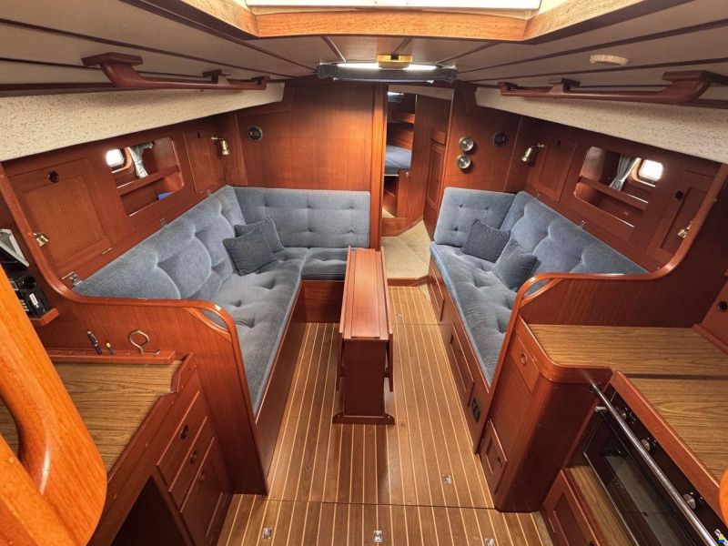 Hallberg-Rassy 352