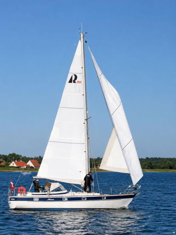 Hallberg-Rassy 352