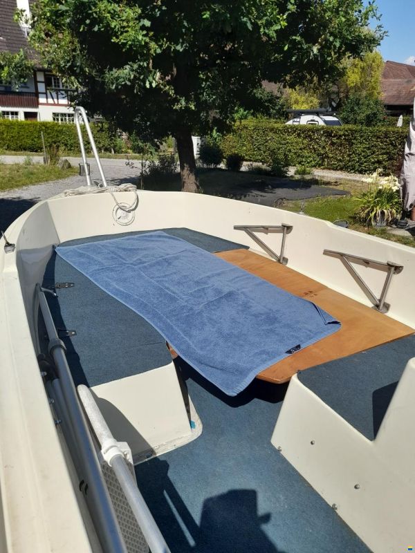 Lami Muovilami Lami 440 RX mit Honda 25 PS