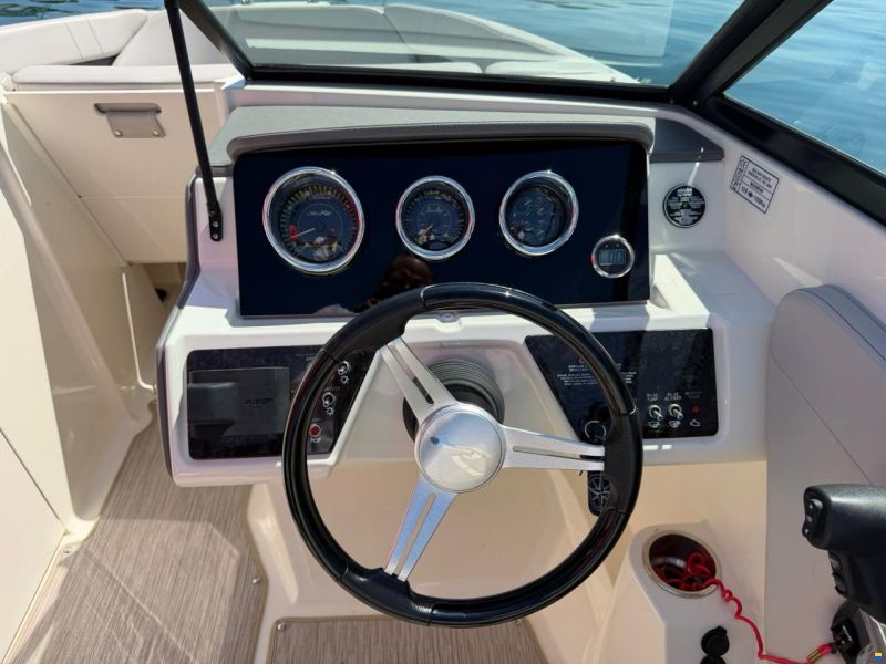 Sea Ray SPX 230