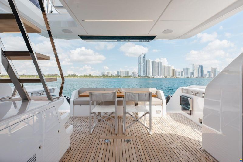 Ferretti 670