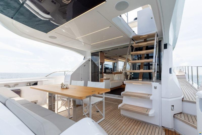 Ferretti 670