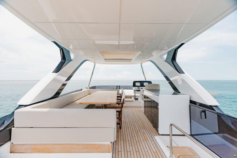 Ferretti 670