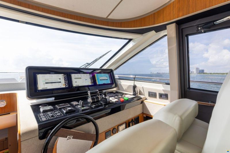 Ferretti 670