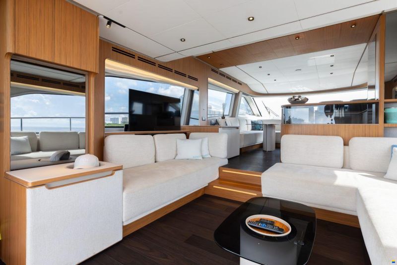 Ferretti 670