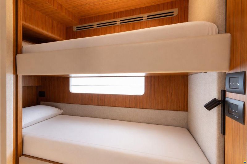 Ferretti 670