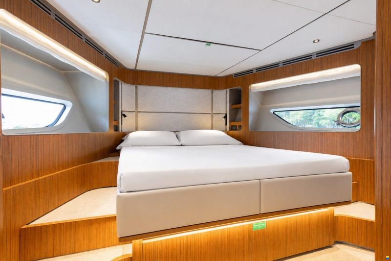 Ferretti 670