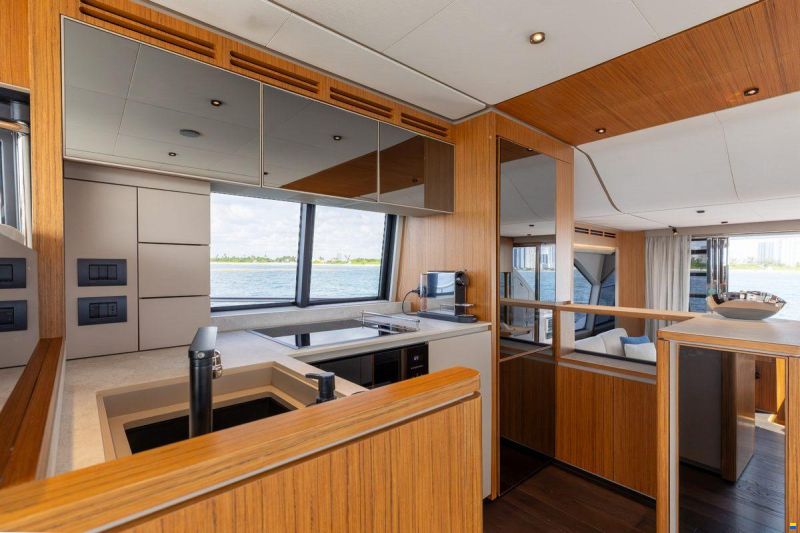 Ferretti 670