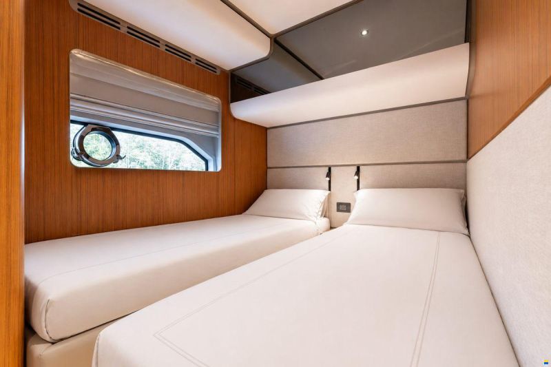 Ferretti 670