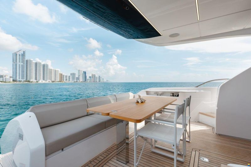 Ferretti 670