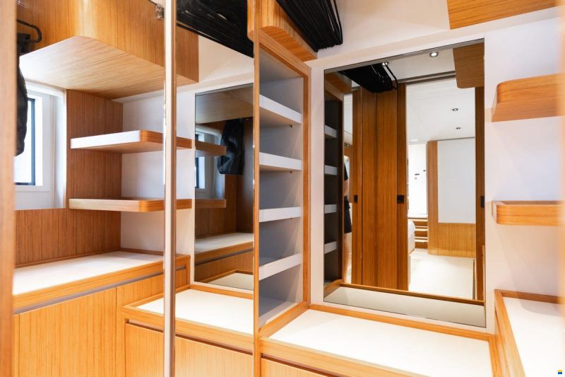 Ferretti 670