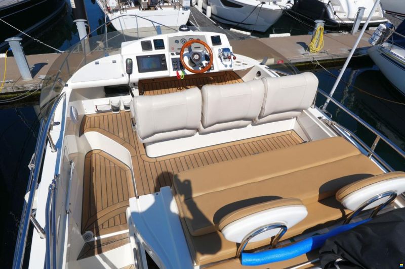 Sealine F34