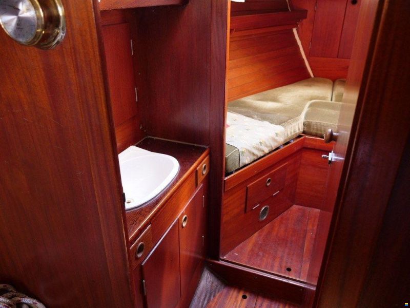 Hallberg-Rassy Mistral 33
