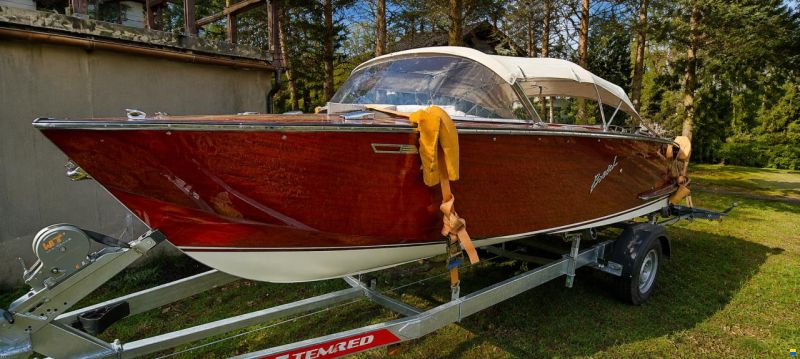 Boesch 580 Runabout