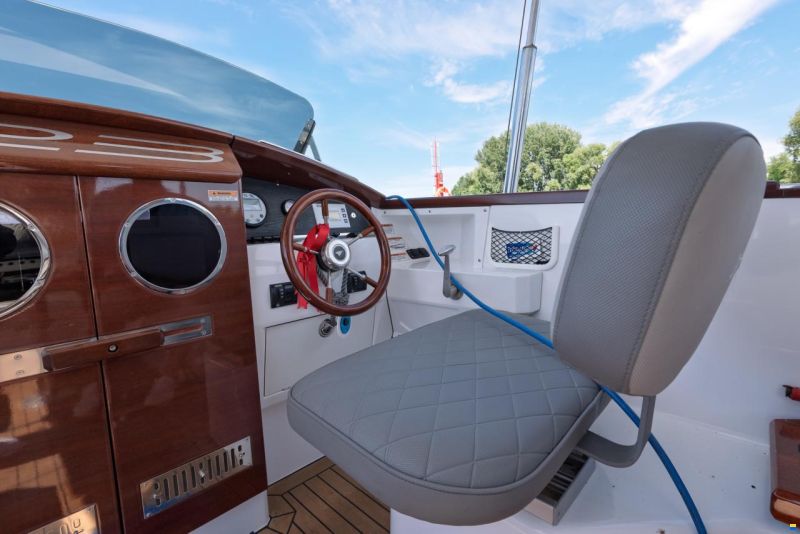 Alfastreet 23 Cabin electric