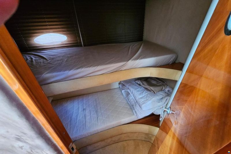 Azimut 46