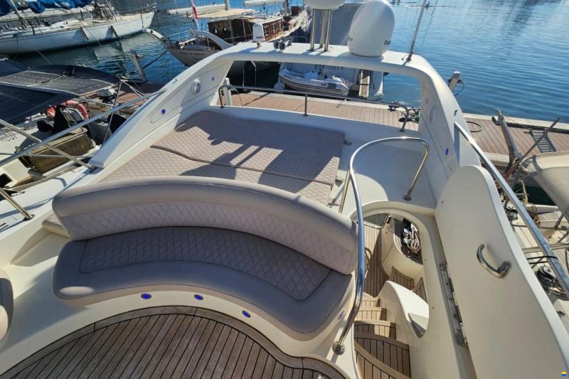 Azimut 46