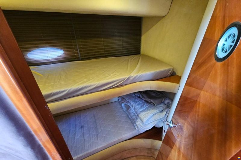 Azimut 46