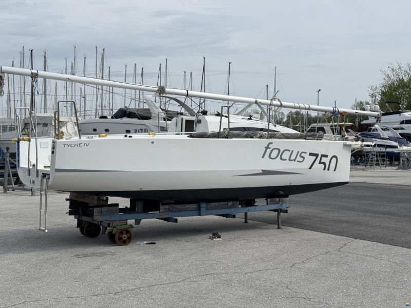 Sobusiak Yacht Yard Focus 750