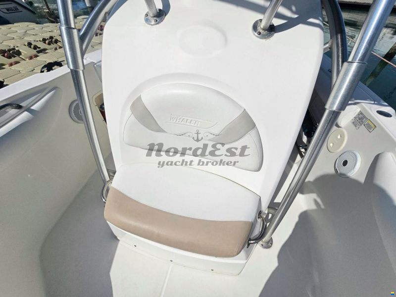 Boston Whaler 240 Outrage