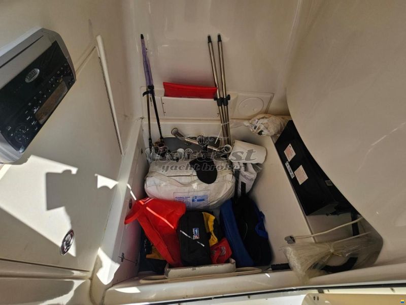 Boston Whaler 240 Outrage