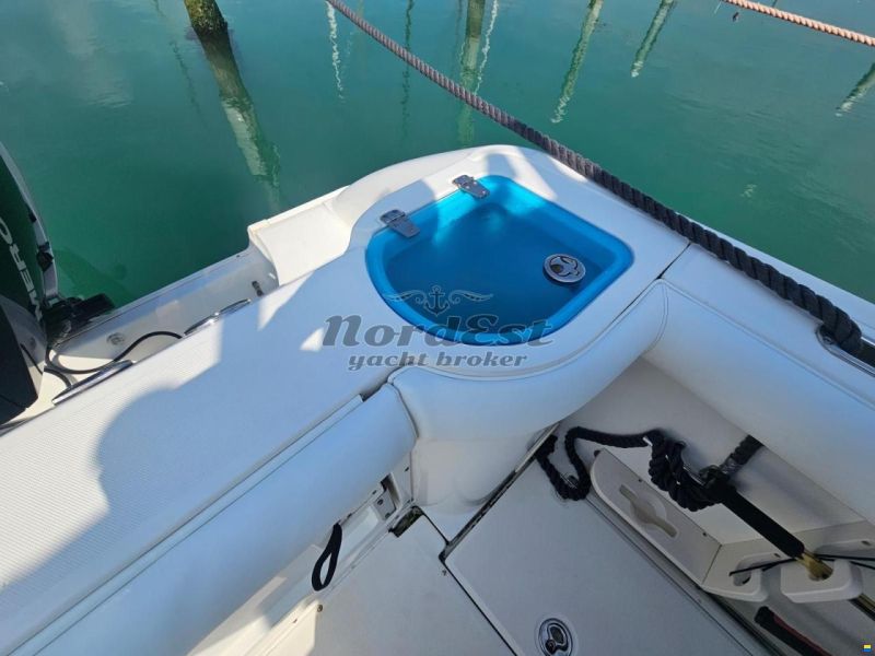 Boston Whaler 240 Outrage