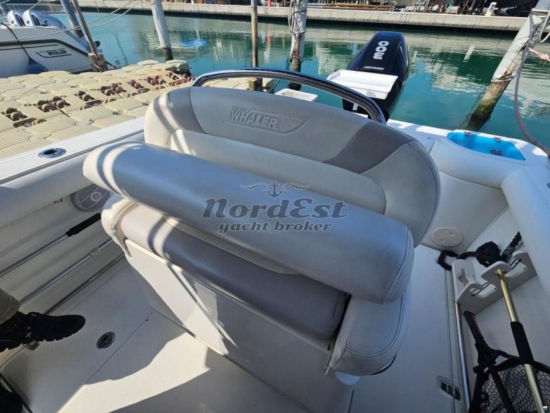 Boston Whaler 240 Outrage