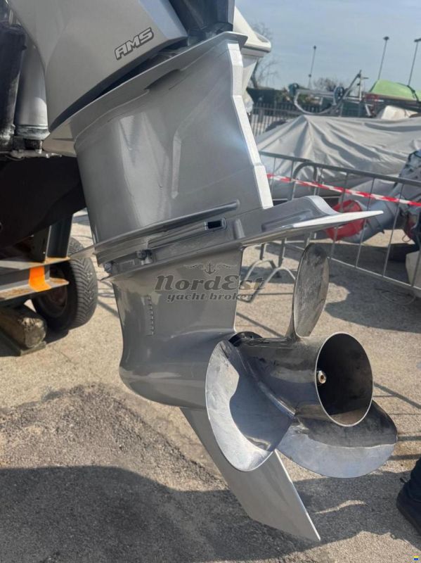 Boston Whaler 240 Outrage