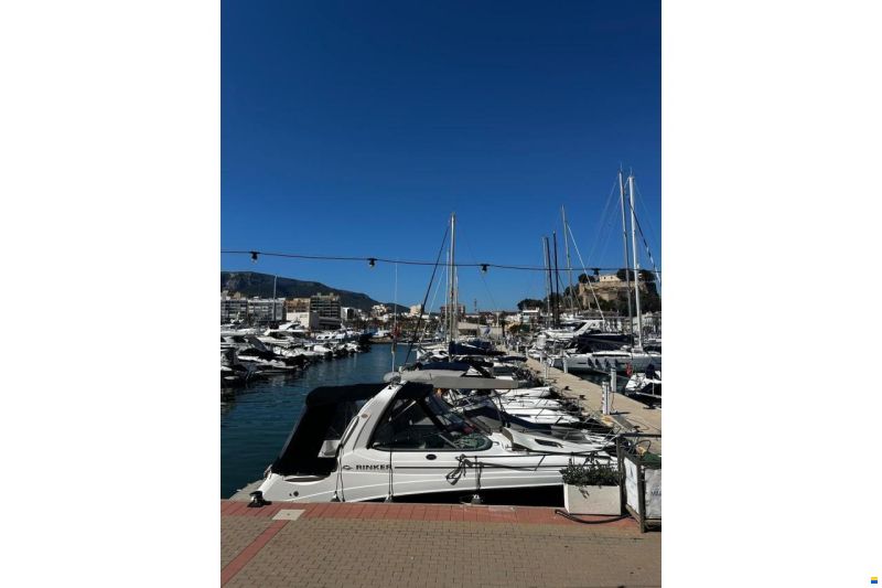 Rinker 260 Express Cruiser