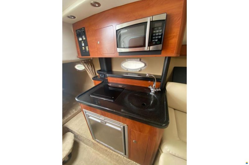 Rinker 260 Express Cruiser