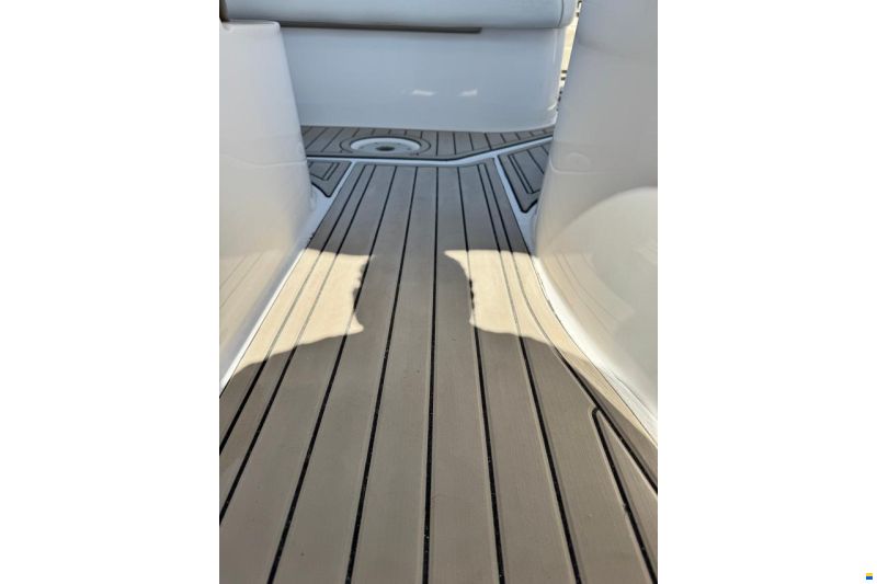Rinker 260 Express Cruiser
