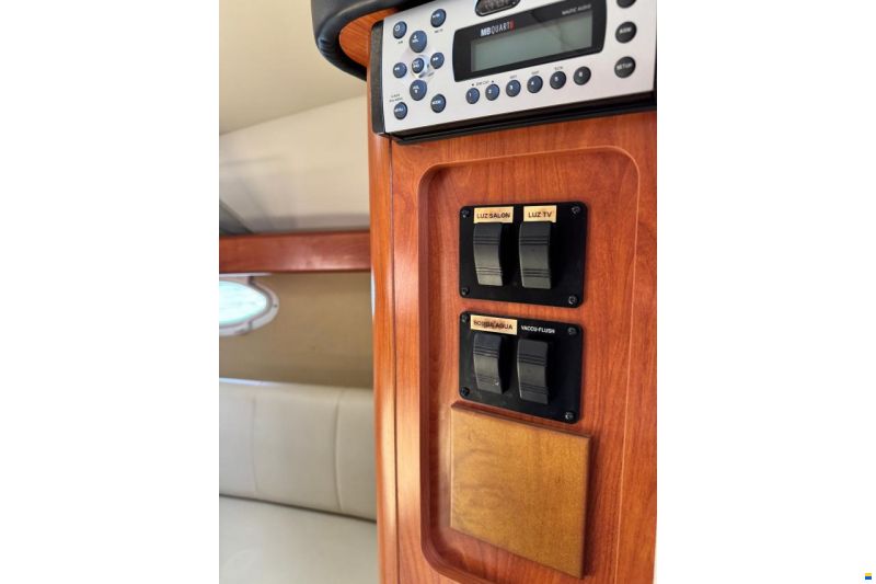 Rinker 260 Express Cruiser