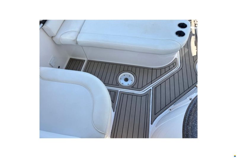Rinker 260 Express Cruiser